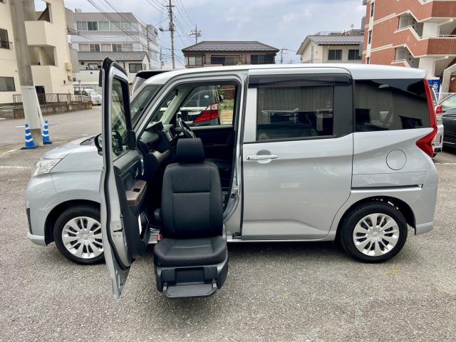 福祉車両レンタカー トヨタ ルーミー 助手席リフトアップシート車